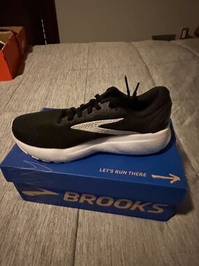 Brooks Black and White Trainer Sneaker